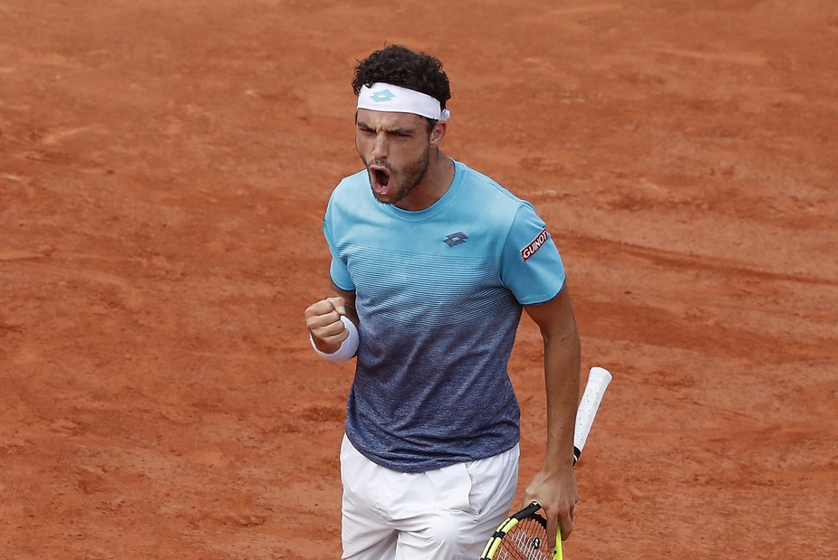 Roland Garros, strepitoso Cecchinato: doma Djokovic ed è in semifinale