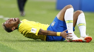 Brasile-Messico, Guardado attacca Neymar: Arbitri, fermatelo