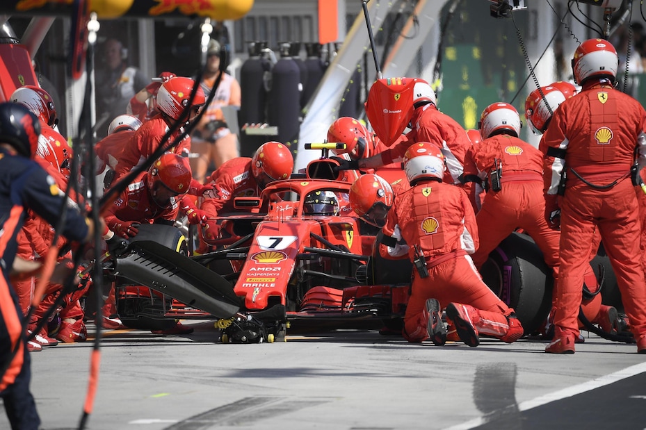 F1 Ungheria, Vettel è primo a metà gara
