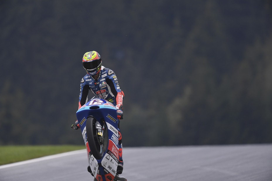 Moto3 Austria, Bezzecchi centra la prima pole