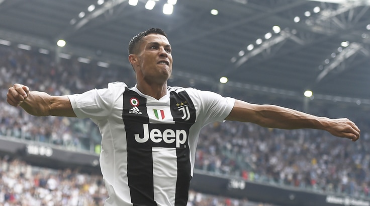 Juve-Sassuolo 2-1, Ronaldo si sblocca con una doppietta. Douglas Costa espulso per uno sputo