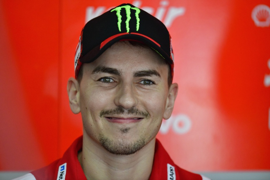 MotoGp, Lorenzo attacca Dovizioso su Twitter