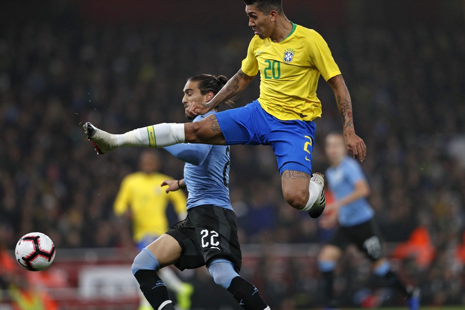 Brasile-Uruguay 1-0: il gol di Neymar su rigore