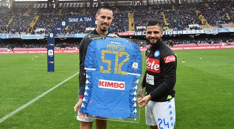 Hamsik premiato da Insigne: record di 512 presenze con la maglia del Napoli