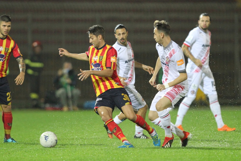 Serie B, Lecce-Cremonese 2-0: Falco e La Mantia lanciano Liverani al terzo posto