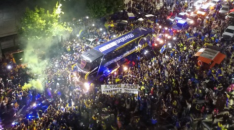 Il Boca parte per Madrid, i tifosi invadono le strade
