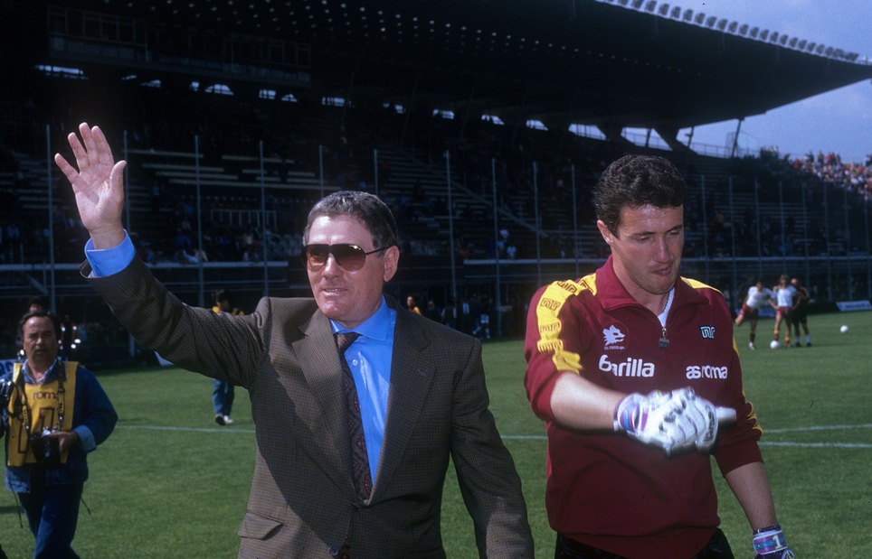 Folla e commozione per funerale Radice