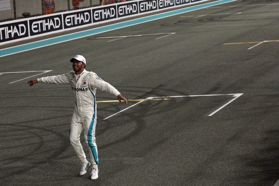 MotoGp, scommesse aperte su Lewis Hamilton