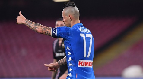 Napoli, ritirate la 17 di Hamsik