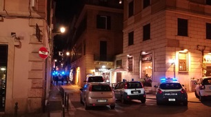 Lazio-Siviglia, maxi rissa e tre accoltellati: le foto