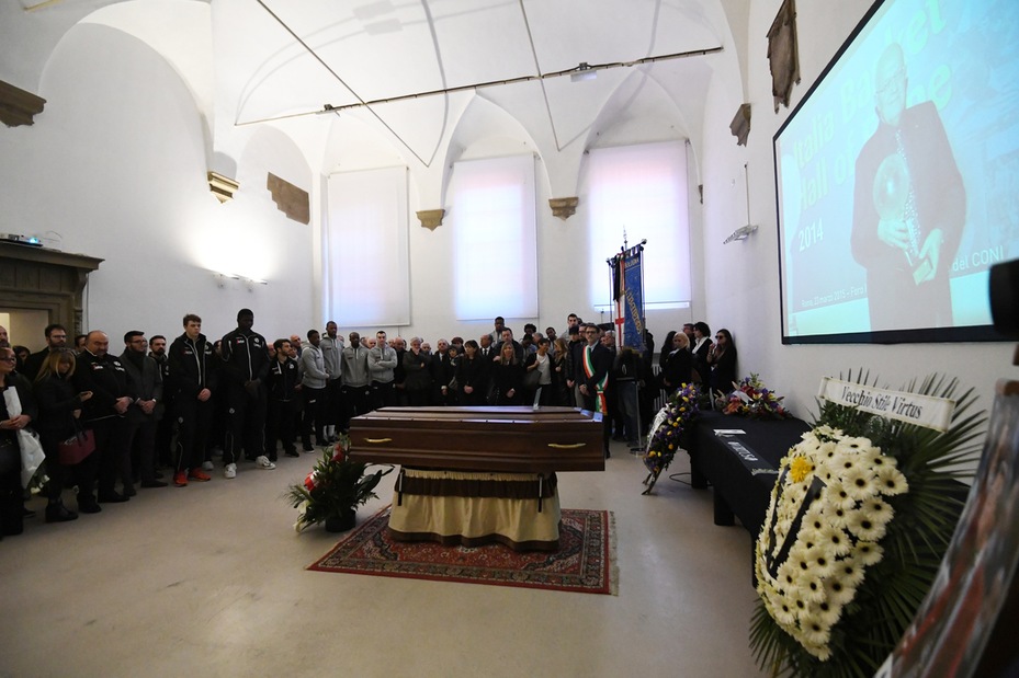 Basket, l'ultimo saluto di Bologna ad Alberto Bucci