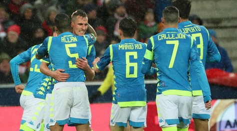 Salisburgo-Napoli 3-1: Milik porta Ancelotti ai quarti