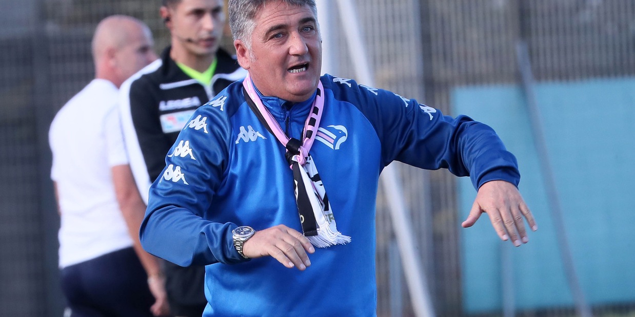 Palermo, Boscaglia e nove giocatori positivi al Covid: ma con la Turris si gioca