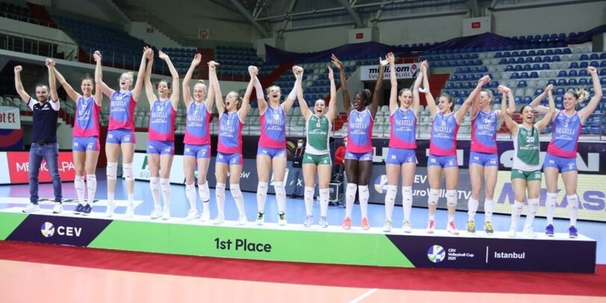 Monza alza la Coppa Cev Monza alza la Coppa Cev