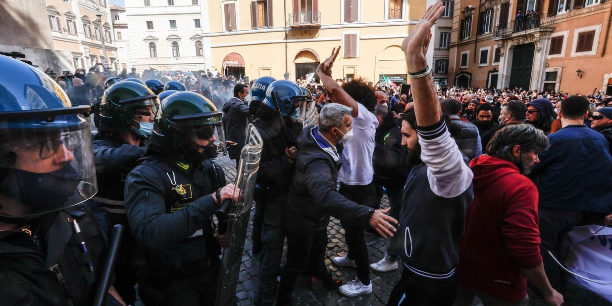 Protesta dei ristoratori, scontri a Roma. FOTO