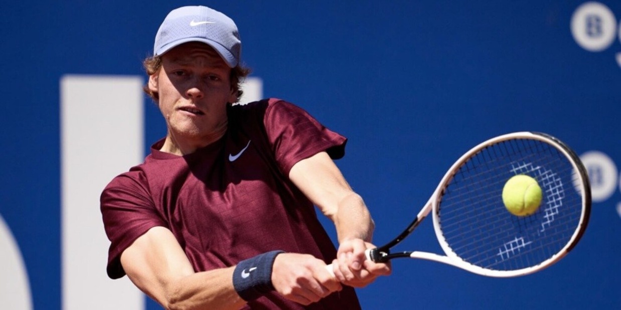 Sinner, sfuma la finale di Barcellona: vince Tsitsipas