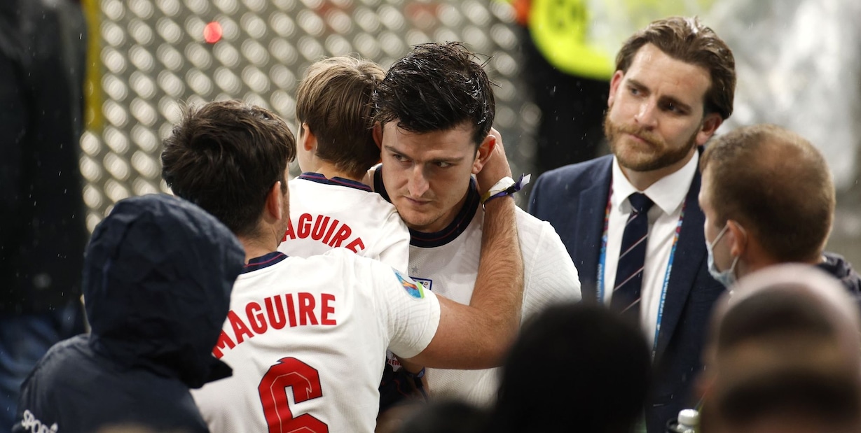 La rivelazione di Maguire: "Mio padre calpestato nella rissa di Wembley"