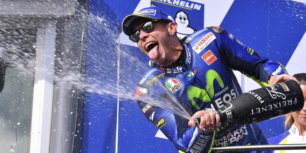 Valentino Rossi a Le Iene: "Mia figlia? Forse Vittoria. Pensione? No, correrò con le auto!"