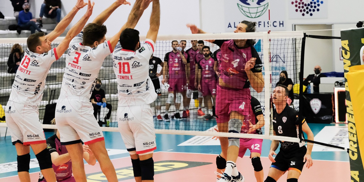 Bergamo e Castellana faticano, Cuneo vola