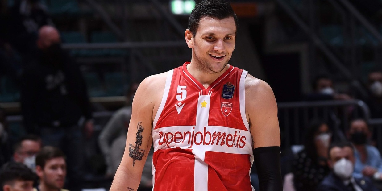 Varese, risoluzione del contratto con Alessandro Gentile