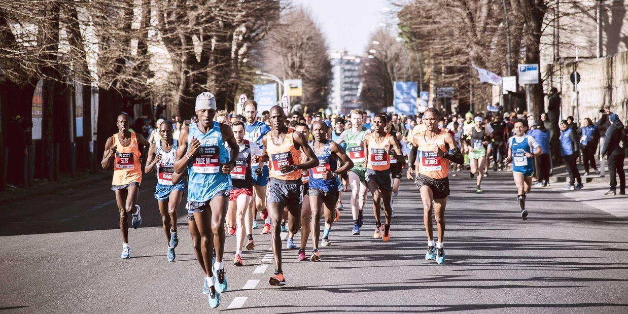 Start list completa Napoli City Half Marathon, si corre per sgretolare il muro dell’ora