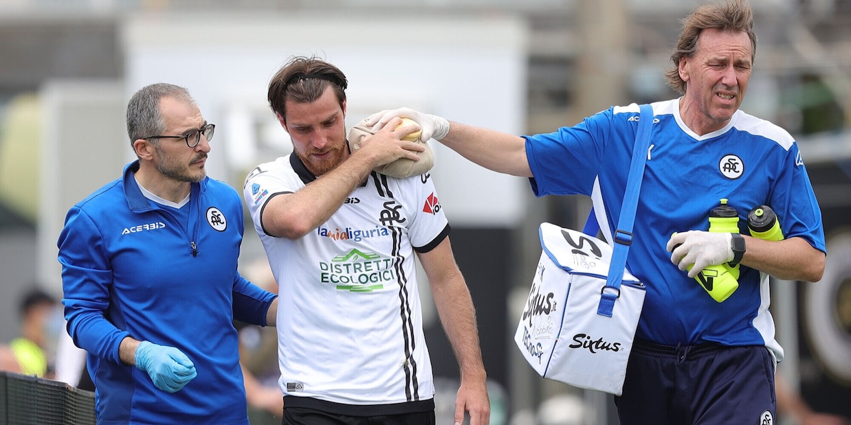 Spezia, lussazione alla spalla sinistra per Bastoni