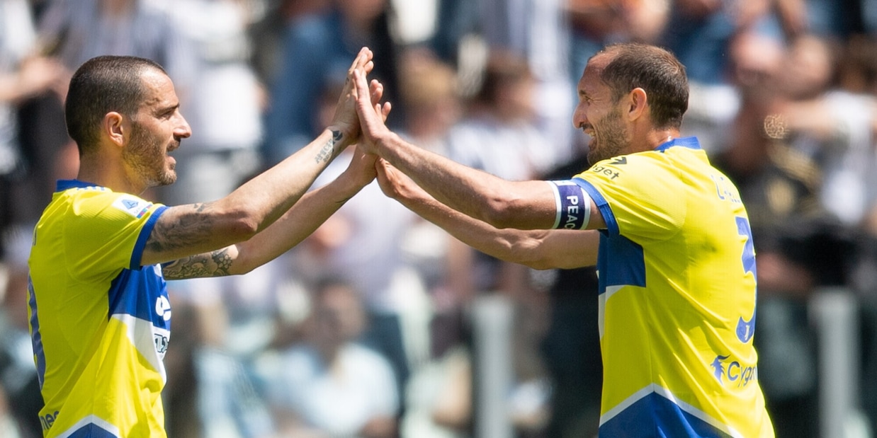 Juve, Bonucci saluta il "fratello" Chiellini: "È stato un privilegio vincere con te"