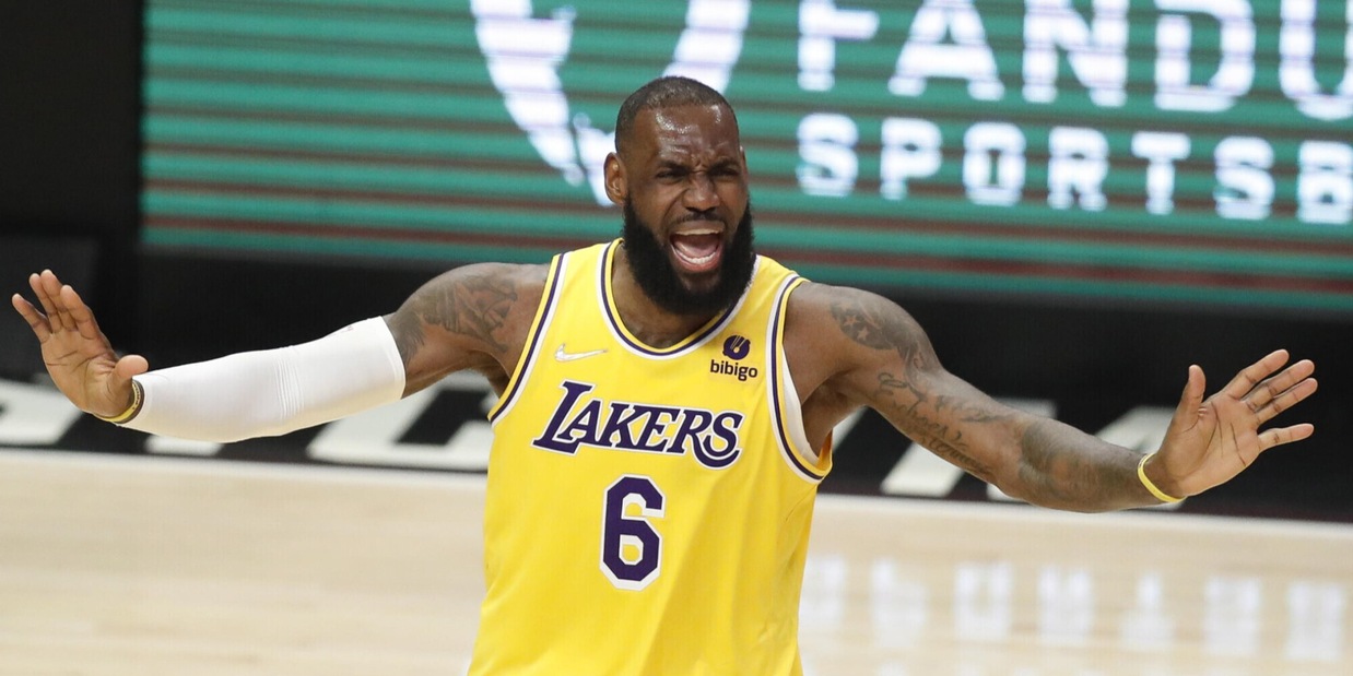 Forbes: "LeBron James è ufficialmente un miliardario"