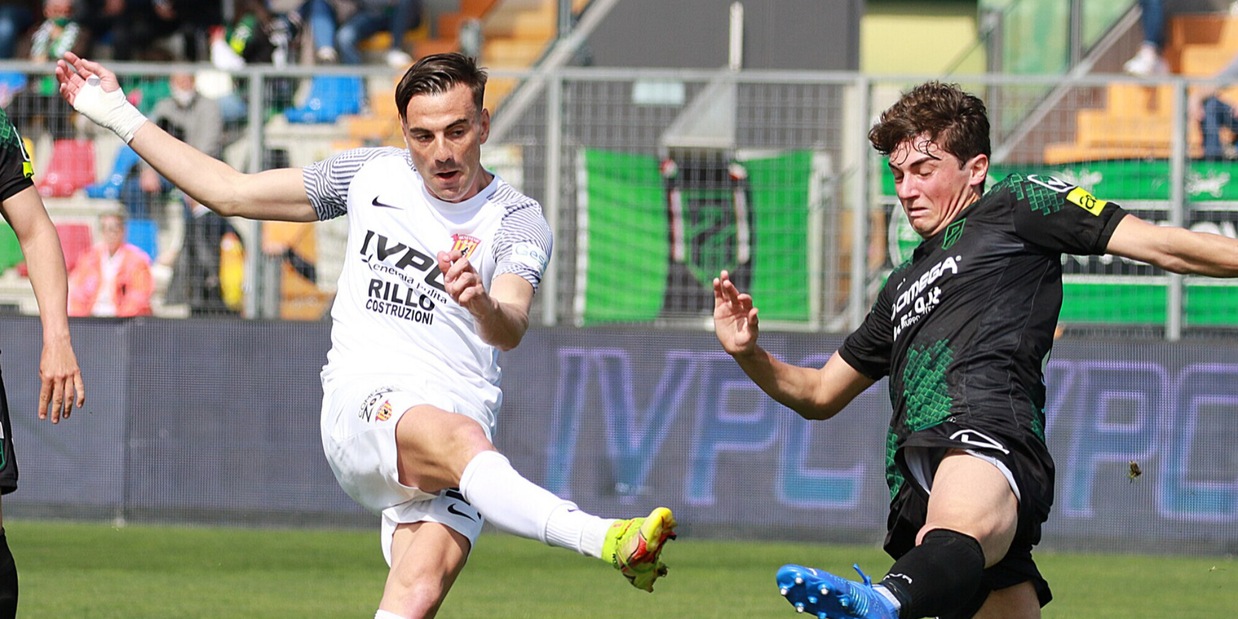 Calciomercato Bari, intrighi Moncini e Vicari