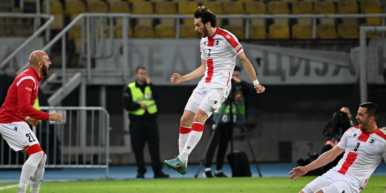 De Laurentiis accoglie Kvaratskhelia: "Insieme per un Napoli sempre più vincente"