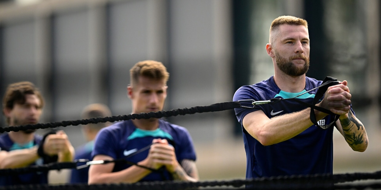 Inter, striscione dei tifosi sotto la sede: “Skriniar non si tocca”