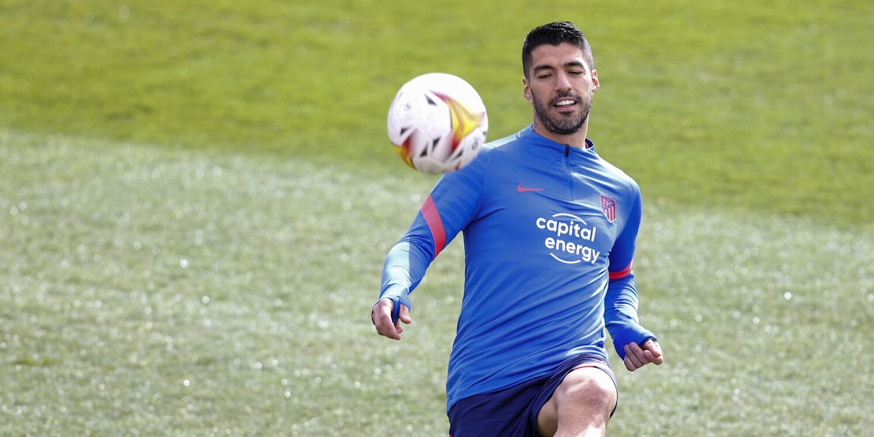 Clamoroso Suarez: sarà compagno di Chiellini dopo il morso?