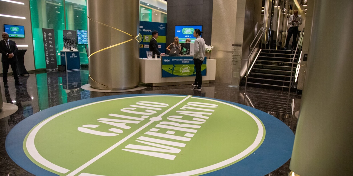 Calciomercato, l'ultima giornata di trattative minuto per minuto