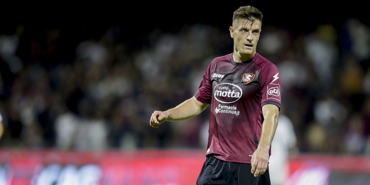 Salernitana, Piatek si candida