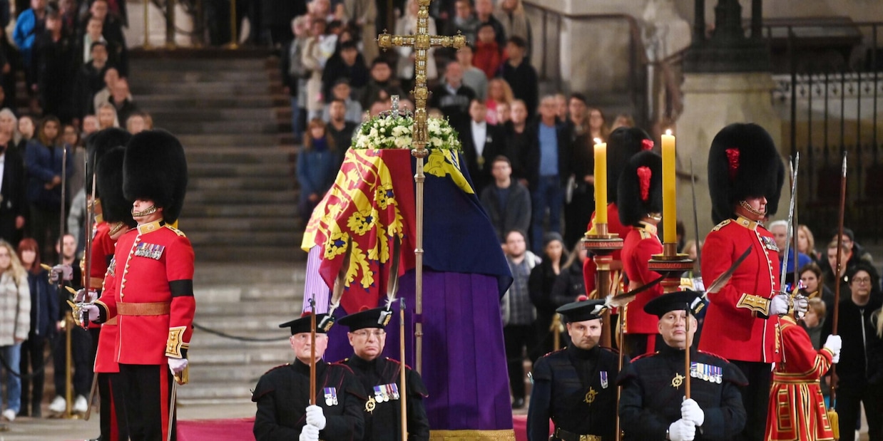 Regina Elisabetta, i funerali a Londra: programma e partecipanti