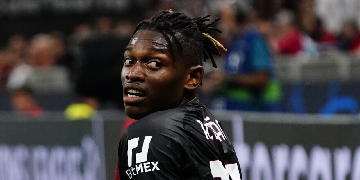 Leao si racconta, dall'infanzia sofferta all'inserimento nel Milan: "Grazie a Ibra e Pioli"