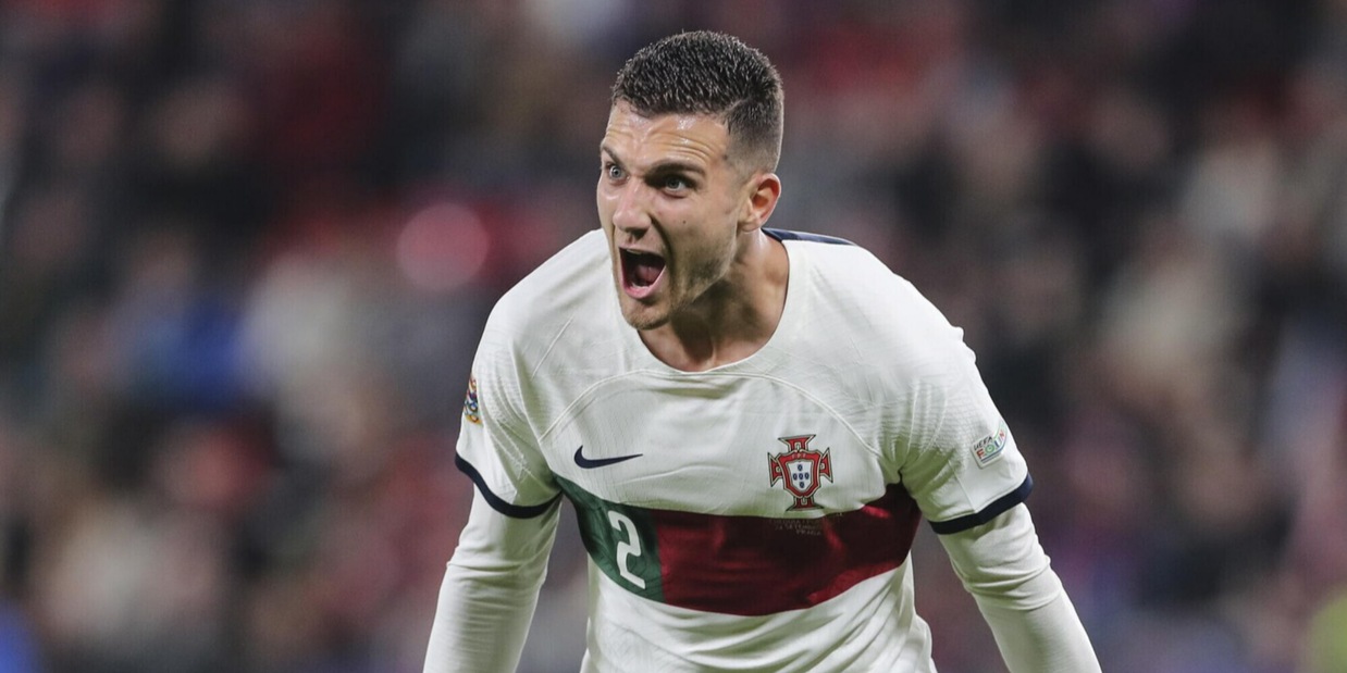 Roma, la strategia sul mercato: Mourinho insegue Dalot 