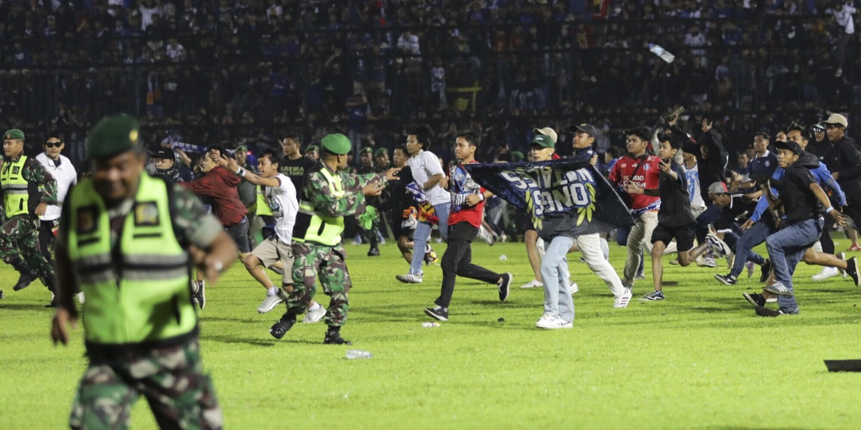 Tragedia in Indonesia: scontri allo stadio, più di 170 i morti
