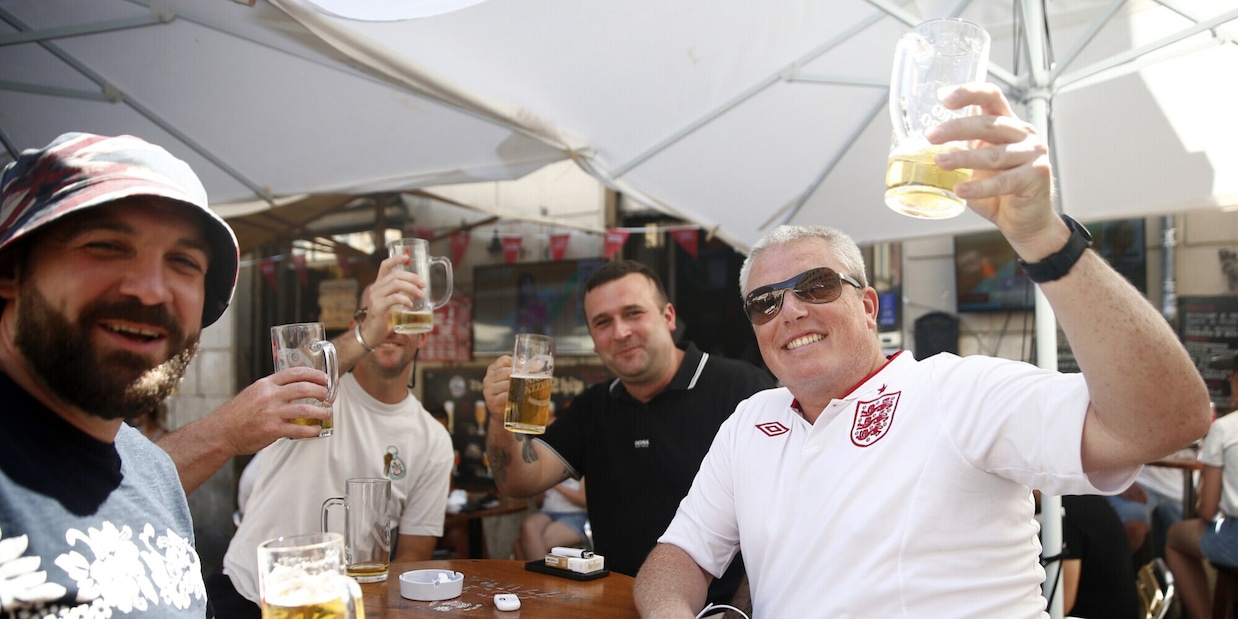 Mondiali, incredibile in Qatar: "Previste aree per tifosi ubriachi"