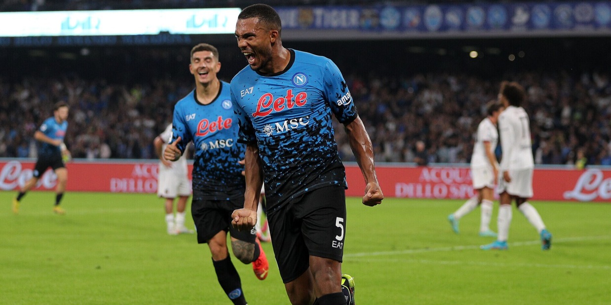 Napoli, Juan Jesus va in gol con la maglia di Halloween e diventa 'BatJuan'