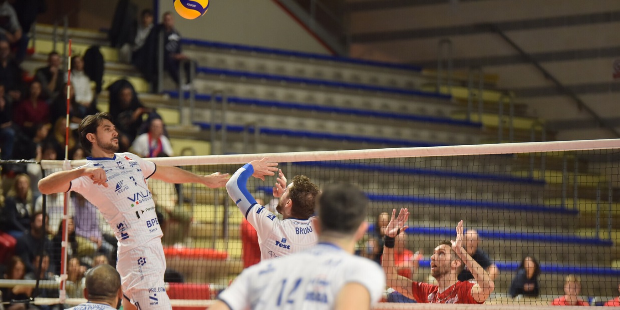 Modena passa al PalaMazzola Modena passa al PalaMazzola