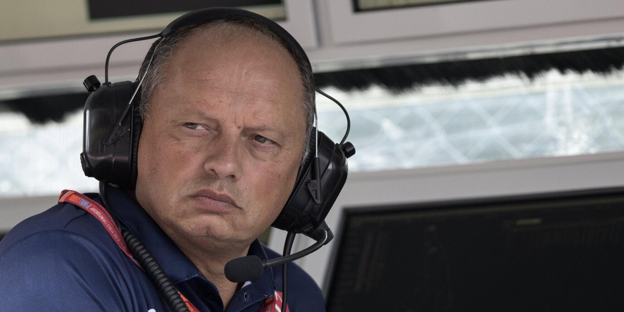 F1, Ferrari. Vasseur e l'arma per un team vincente: "Il lavoro di squadra conta più dei singoli"