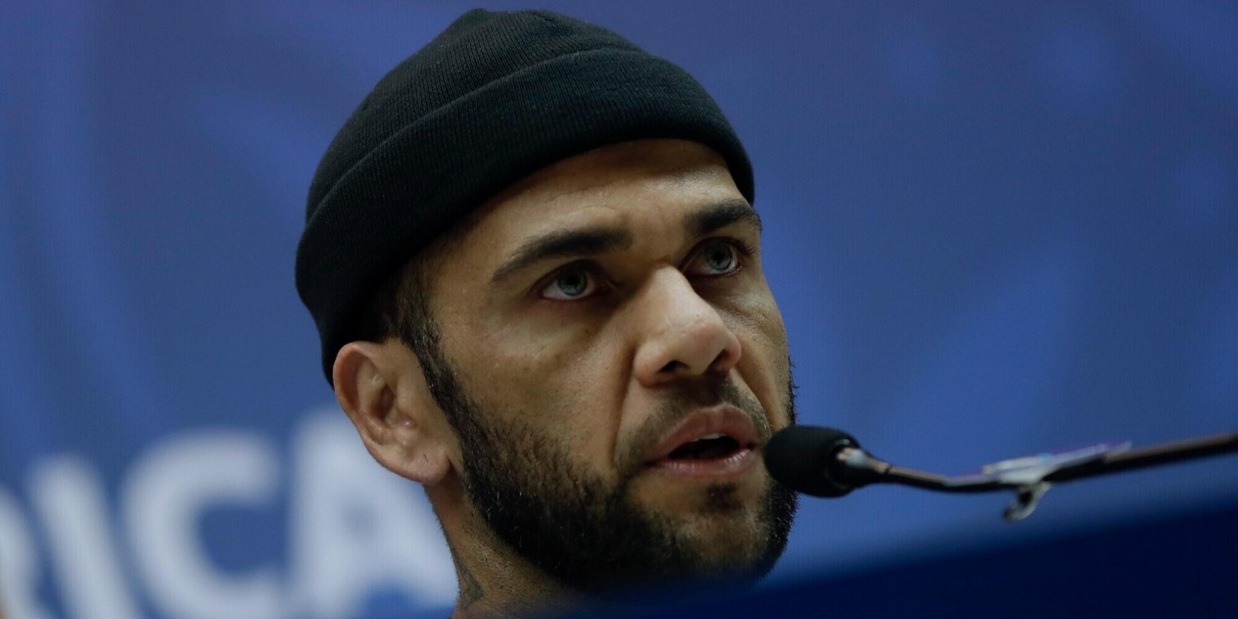 Dani Alves, la difesa ha una strategia per farlo uscire presto dal carcere
