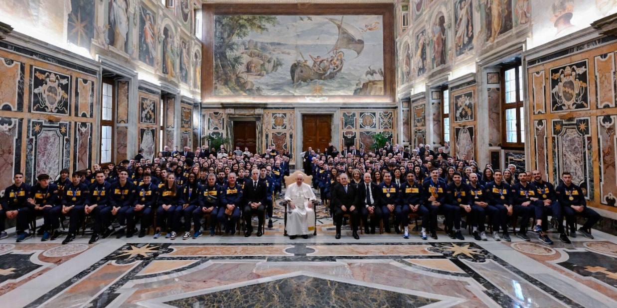 Gli azzurri del volley da Papa Francesco