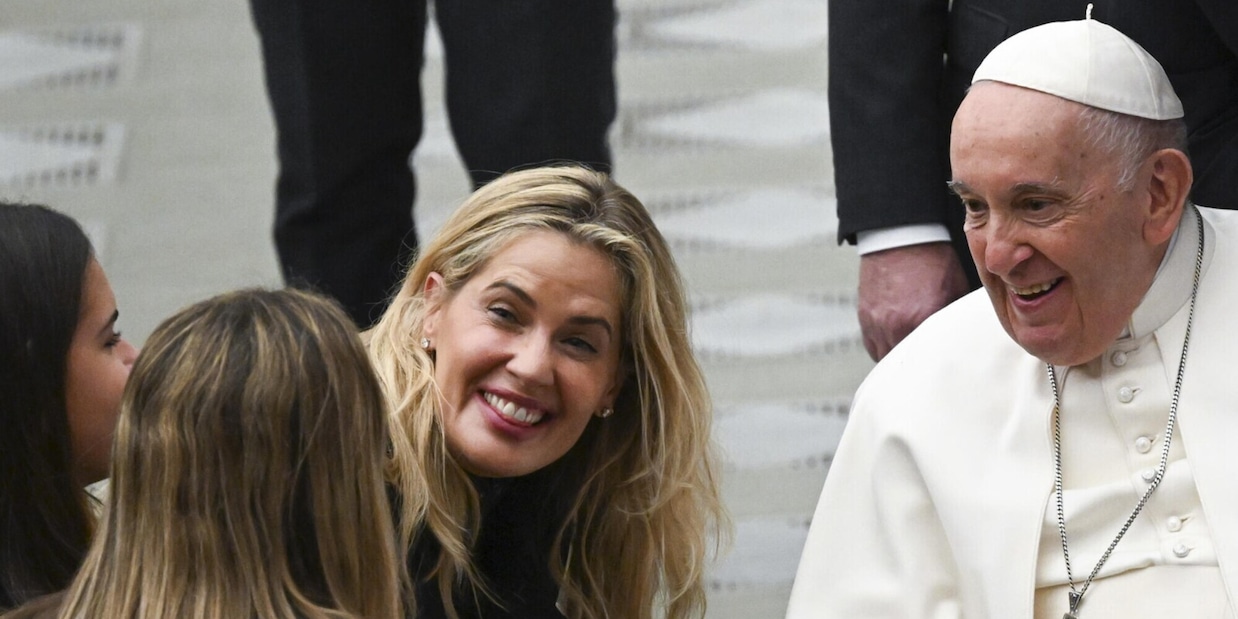 Vialli, Mancini, la moglie e le figlie dal Papa: l'incontro è commovente