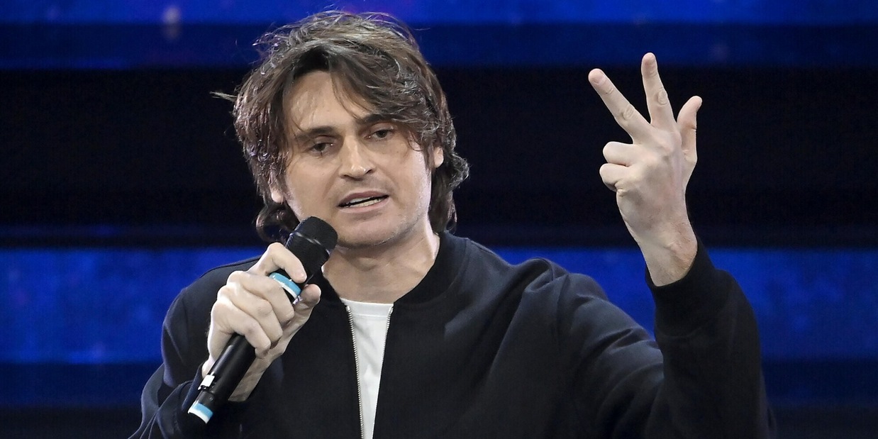 Angelo Duro, il monologo a Sanremo e la reazione di Amadeus: cosa è successo