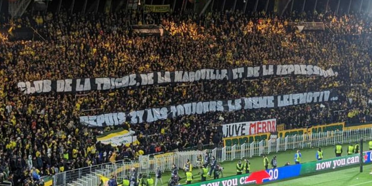 Nantes, tre giganteschi striscioni d'insulti alla Juve in curva