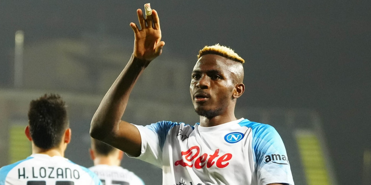 Osimhen prende Cristiano Ronaldo