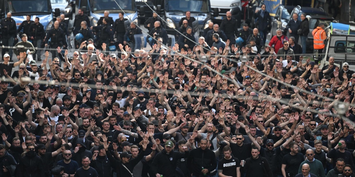 Napoli-Eintracht, corteo non autorizzato dei tifosi tedeschi in pieno centro