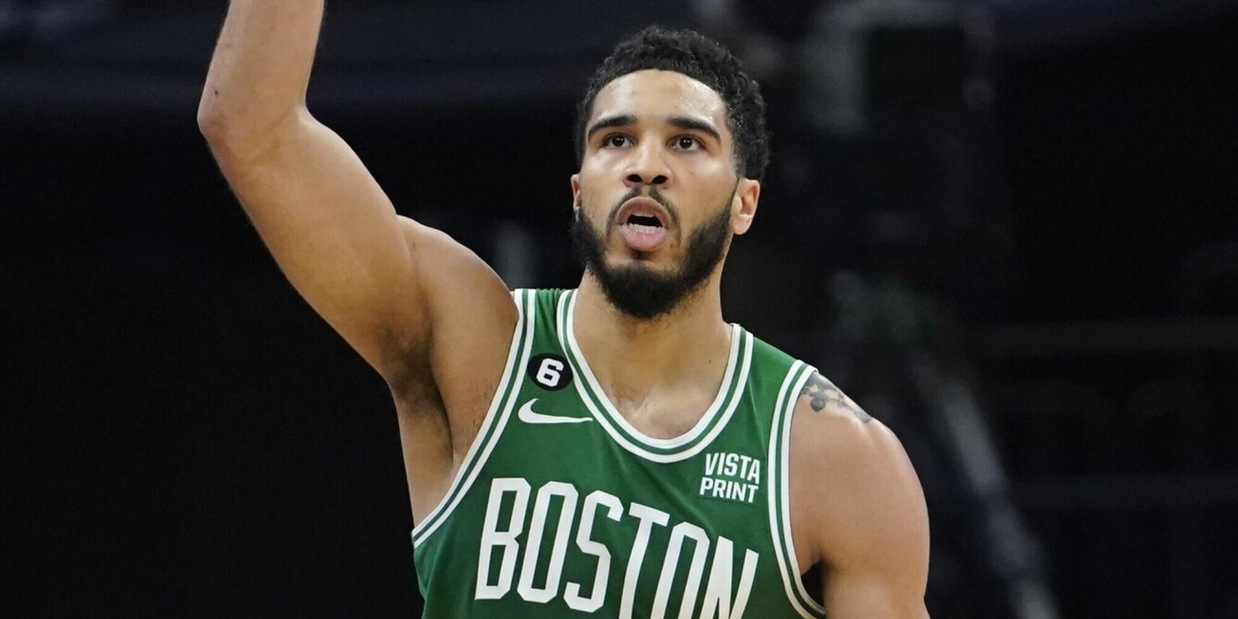 Nba, Tatum show: Boston annienta Milwaukee. Denver ko